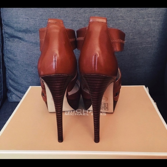 Michael Kors heels - Picture 3 of 3